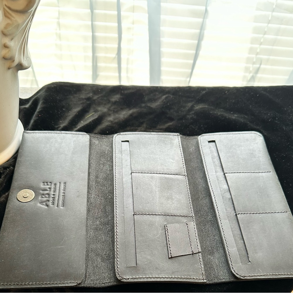 Rachel Utility Cross Bag w/ matching wallet - Picture 3 of 13
